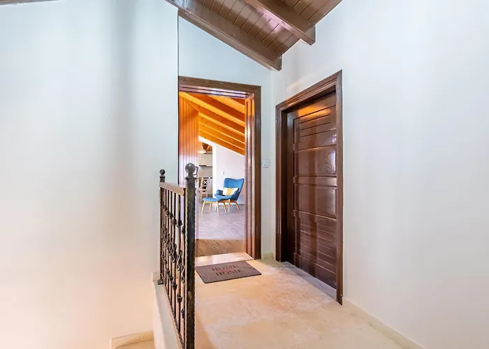 Konstantina Lulas Penthouse