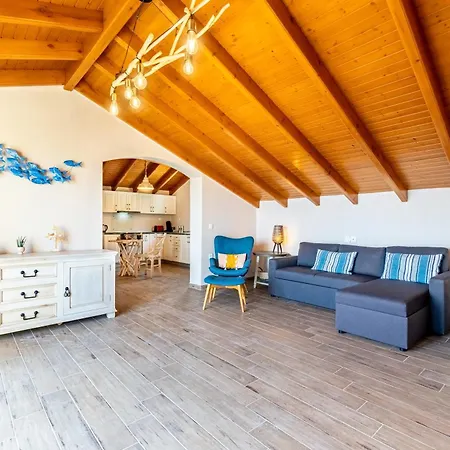 Konstantina Lulas Penthouse Lägenhet Petrití
