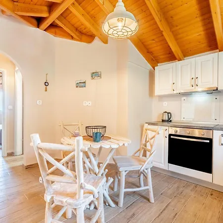 Konstantina Lulas Penthouse شقة Petrití