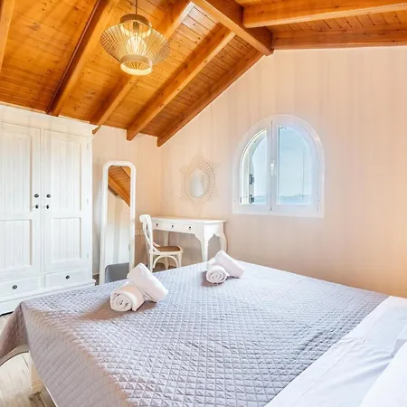 Konstantina Lulas Penthouse شقة