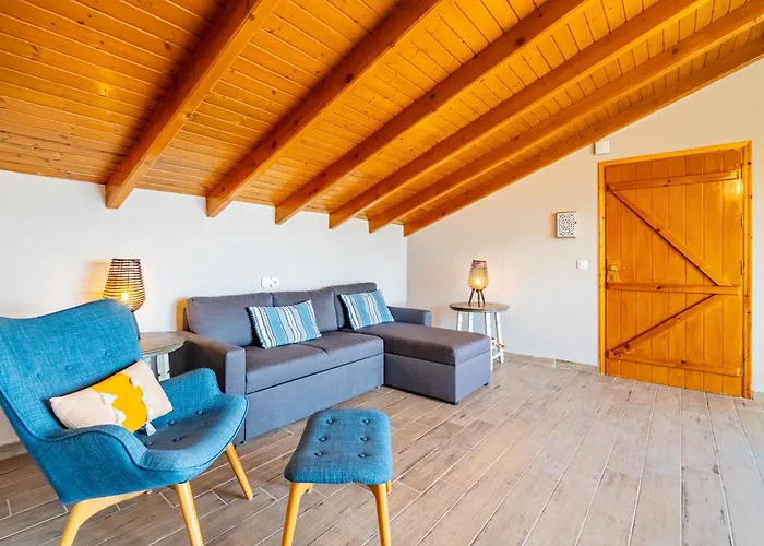 Konstantina Lulas Penthouse * Petrití