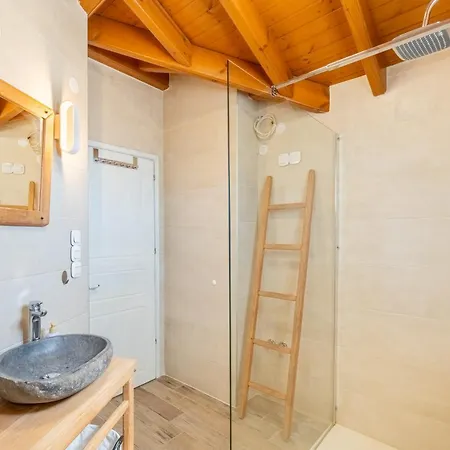 Konstantina Lulas Penthouse アパート Petrití